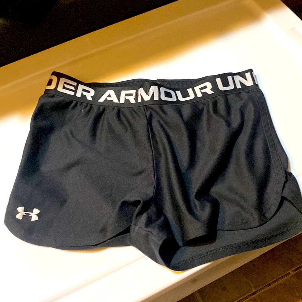 Big Girls Black Under Armour Loose Shorts in YLG